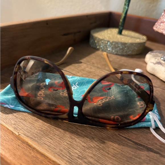 Goodr Sunglasses Shaves Legs, Grows Beard - Picture 4 of 5